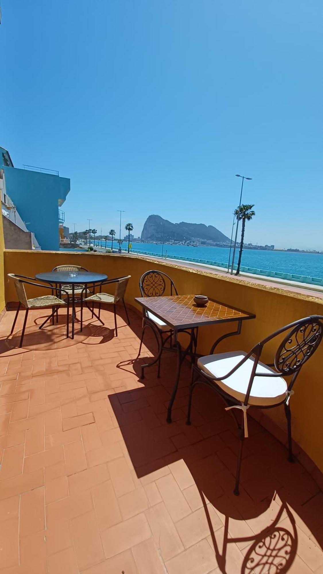 Gibraltar Views Guest House La Línea de la Concepción Exterior foto