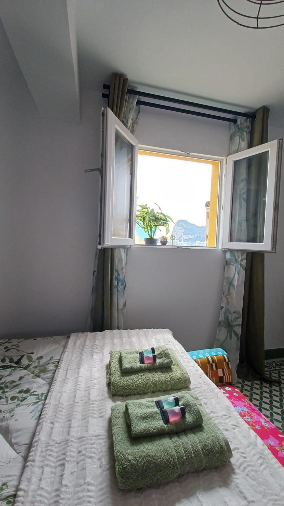 Gibraltar Views Guest House La Línea de la Concepción Zimmer foto